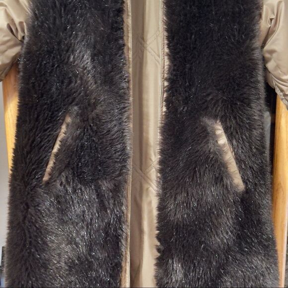 Bogner Reversible Faux Fur Quilted Trench Coat Sz 6 - Picture 9 of 15